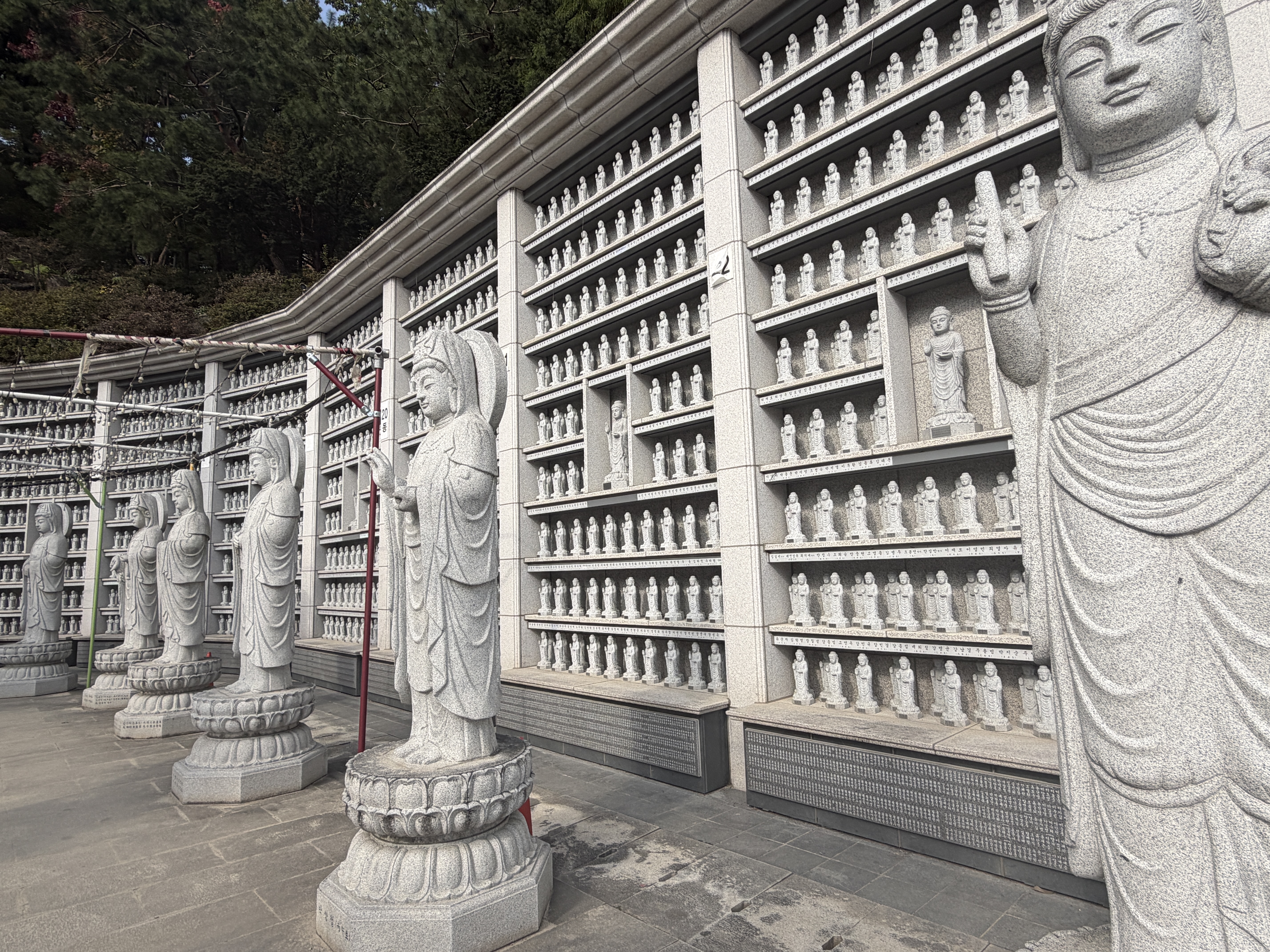 Bongeunsa Temple Main Statue Surroundings